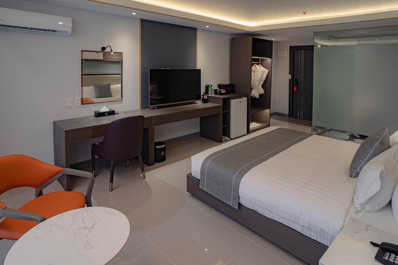 Subic Riviera Hotel And Residences Олонгапо Екстериор снимка