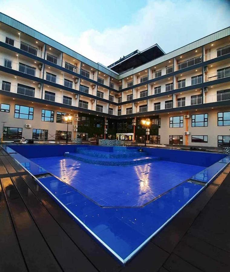 Subic Riviera Hotel And Residences Олонгапо Екстериор снимка
